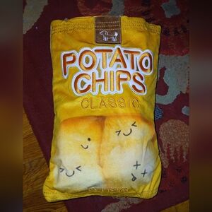 Enhance playtime with Ear Planet's Potato Chips Enrichment Toy. Each Potato Chip